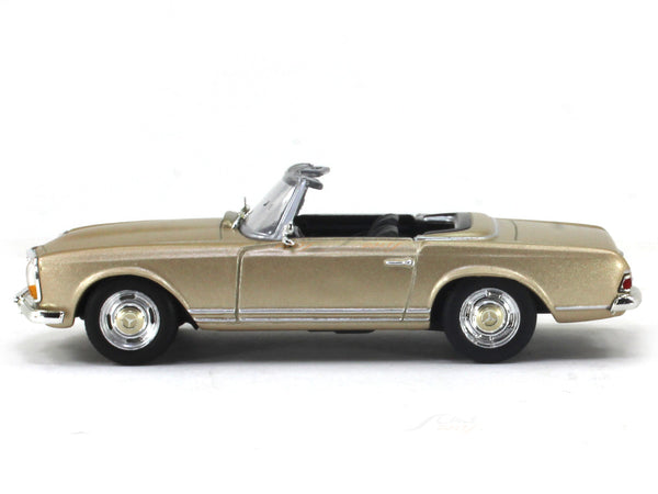 1963 Mercedes-Benz 230SL Spider W113 1:43 Atlas diecast scale model.