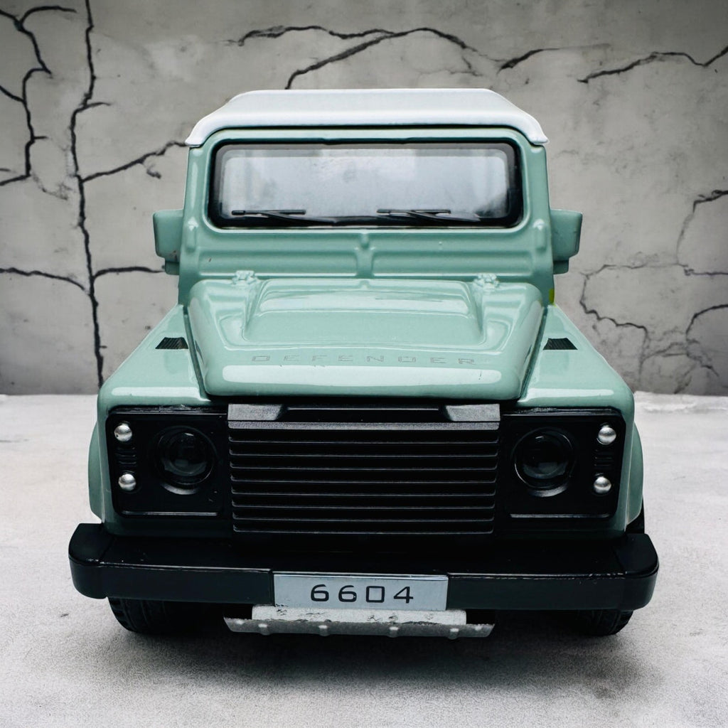 Classic Land Rover Defender 110 1:24 diecast scale model car collectible | Assorted Colors