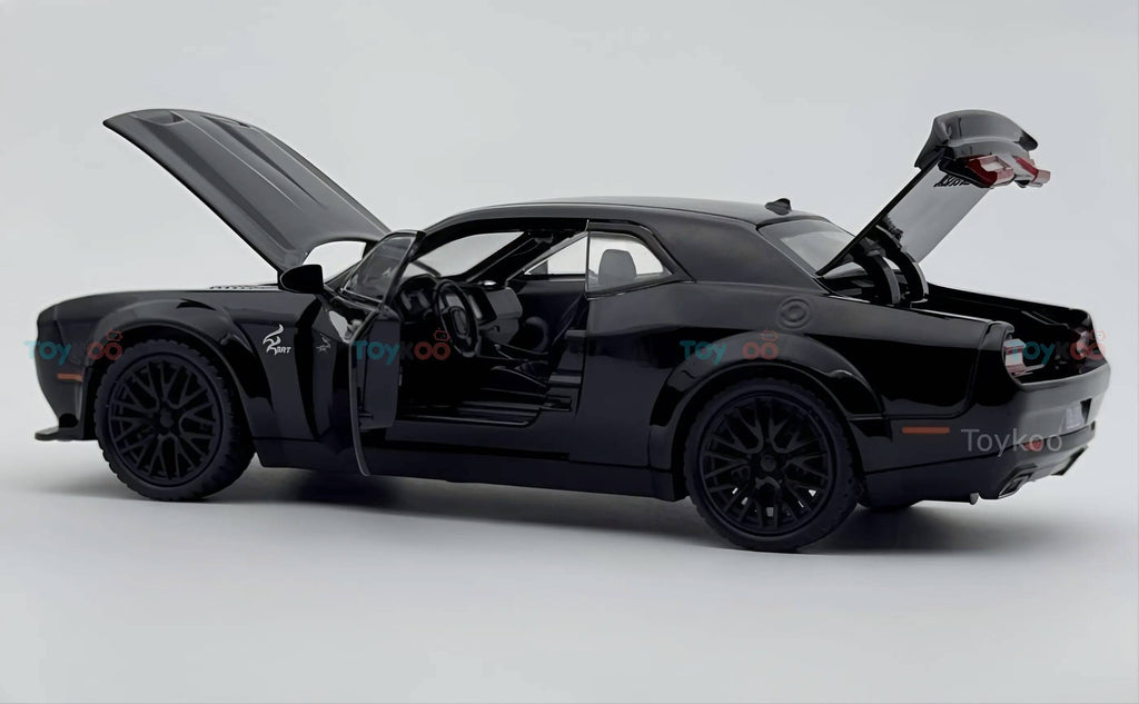 Dodge Challenger SRT Hellcat 1:24 diecast scale model car