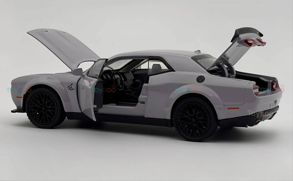 Dodge Challenger SRT Hellcat 1:24 diecast scale model car