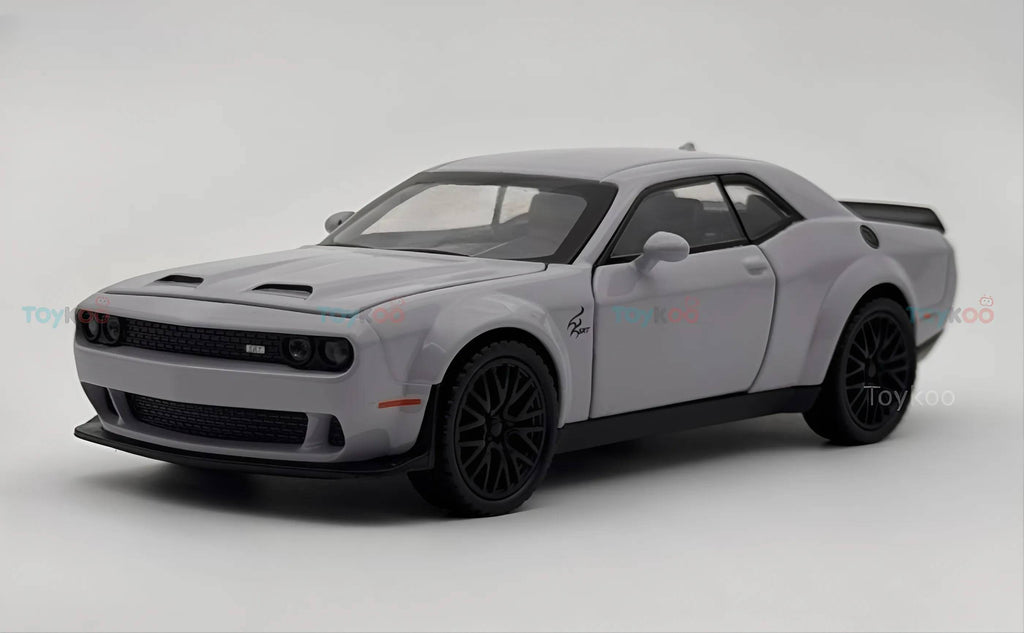 Dodge Challenger SRT Hellcat 1:24 diecast scale model car